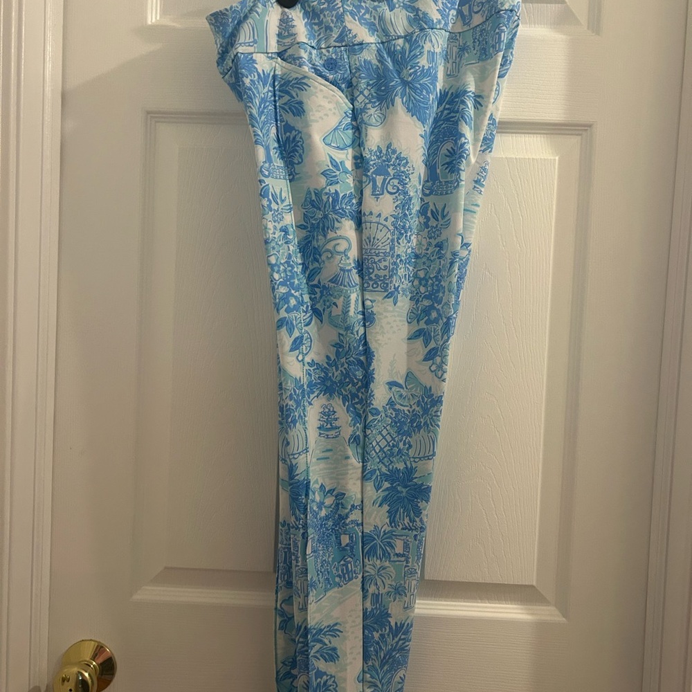 NWOT Lilly Pulitzer Luxletic Corso Pants in the Charleston Toile print - Sz 8